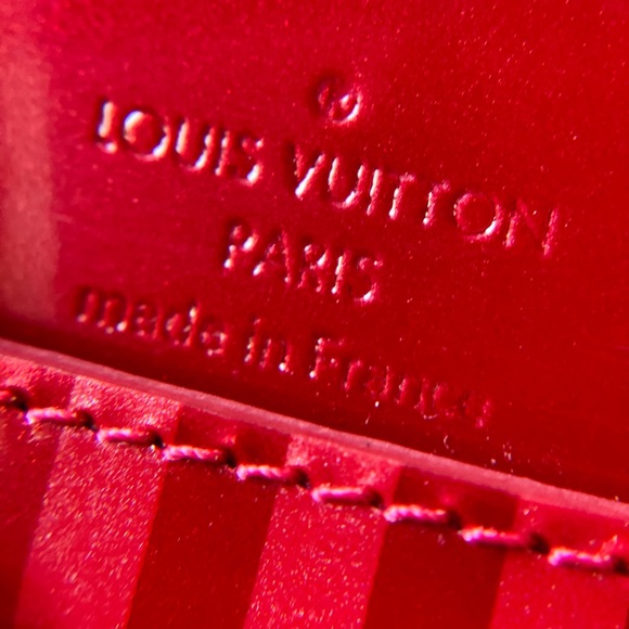 Auth Louis Vuitton Amour Mirror with Vernis Case - Picture 3 of 6